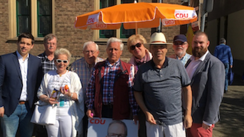 Das Team der CDU Lechenich beim Osterinformationsstand auf dem Marktplatz
