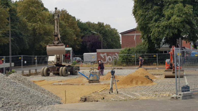 Start der Bauarbeiten an der Erftstrasse in Gymnich, Erweiterung des dortigen Parkplatz für den Kindergarten und die Sporthalle..